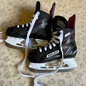Bauer toddler boys ice skates (size 10)